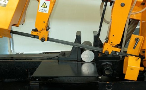 邵东数控带锯床自动送料精度会出现偏差吗？