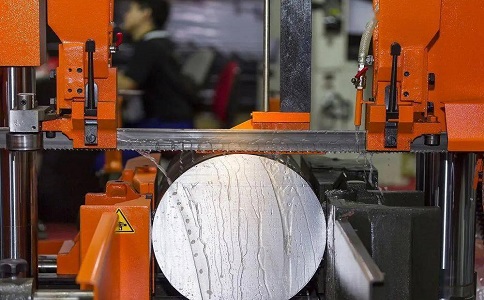 邵东立式金属带锯床切削出现跑带故障解决方法！